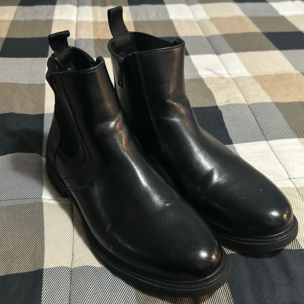 Braxton Leather Chelsea Boots